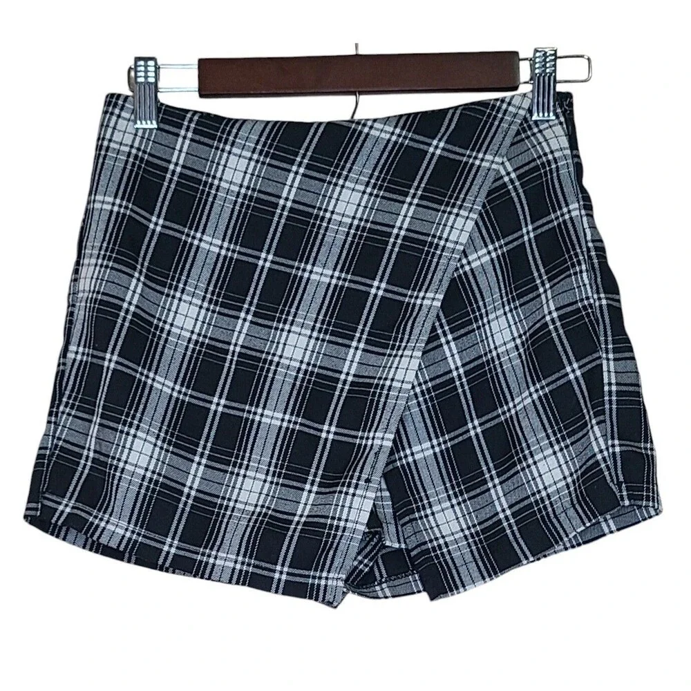 Brandy Melville Y2K Women's Short Black & White Plaid Skort Size 'One Size' XS